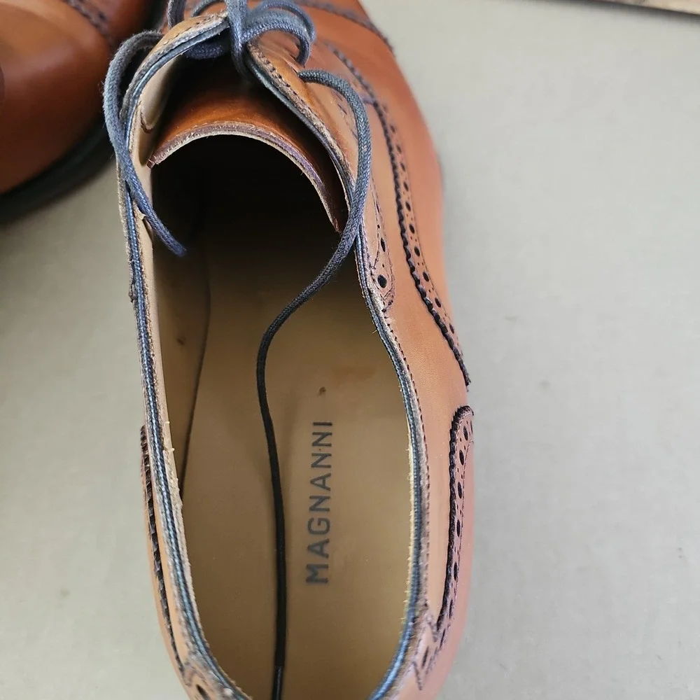 Magnanni Brogue Derby Medallion Toe Oxford Cognac Mens Dress Shoes 10.5 M 13975